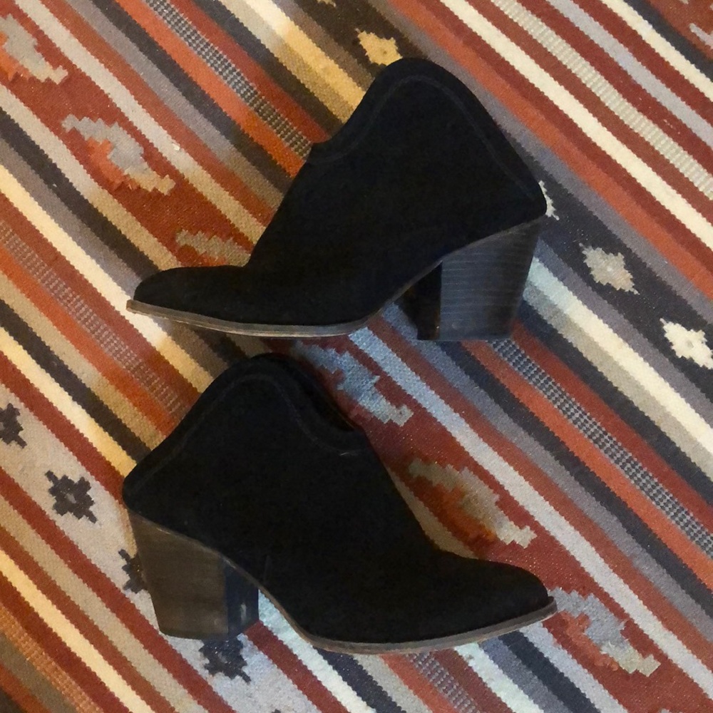 Chinese laundry slip on booties